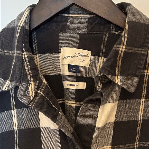 Universal Thread Oversized Fit Flannel - Picture 2 of 3